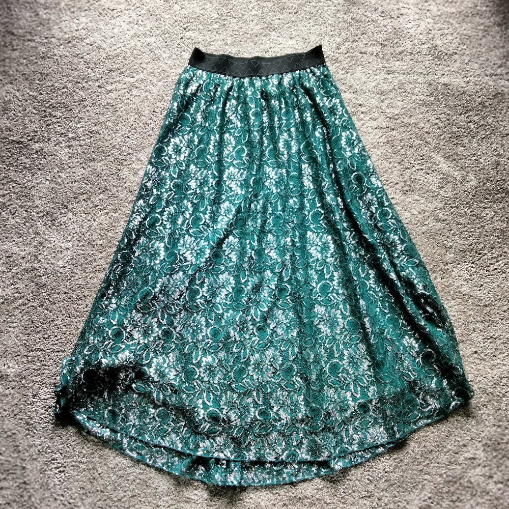 Lula Roe metallic skirt. Size small